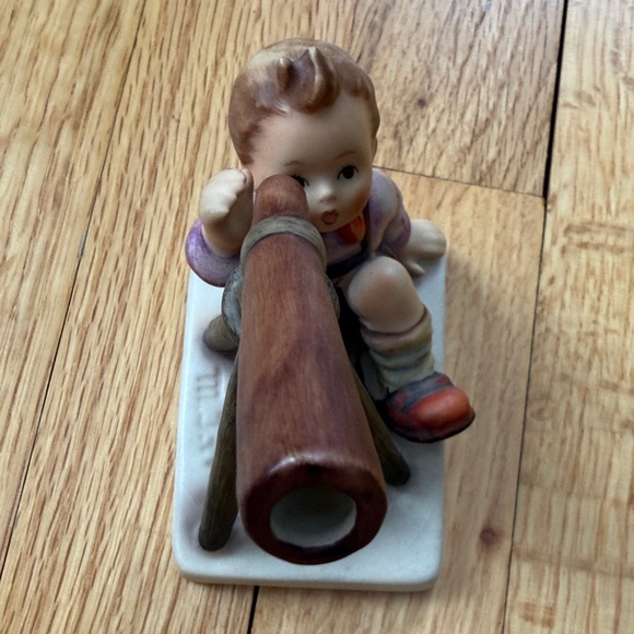 M J Hummel “Star Gazer” Figurine Boy with Telescope - Picture 8 of 10